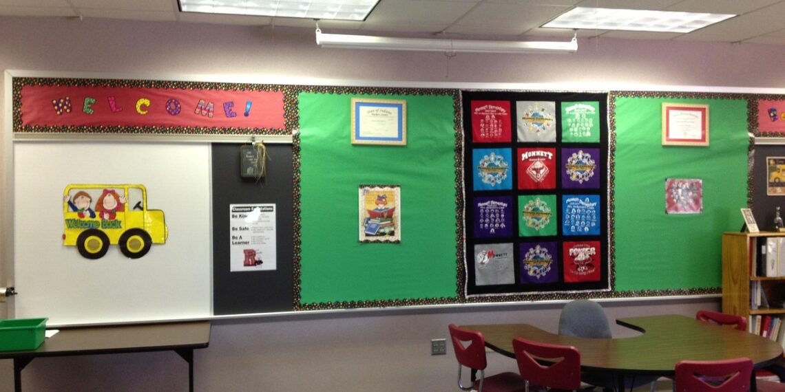 학교 교복값 2배 상승, 학부모 부담 가중, 가정 경제 압박