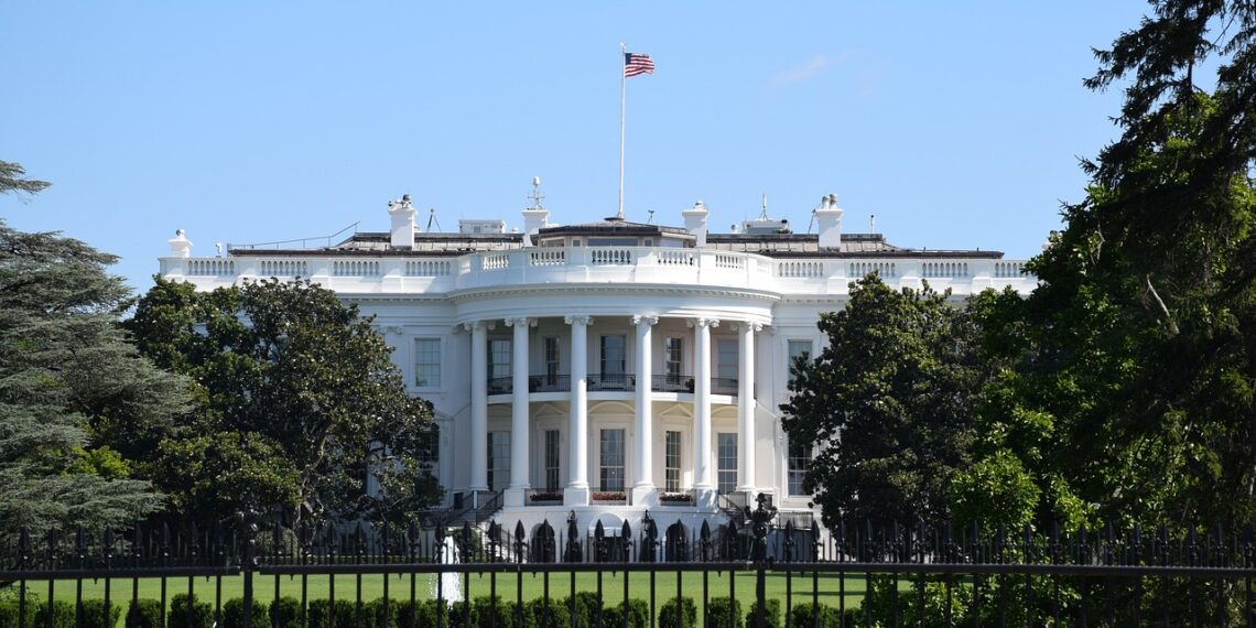 미국 전역서 셧다운 충격 확산, 트럼프 행정부 대량 해고 경고