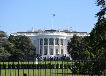 미국 전역서 셧다운 충격 확산, 트럼프 행정부 대량 해고 경고