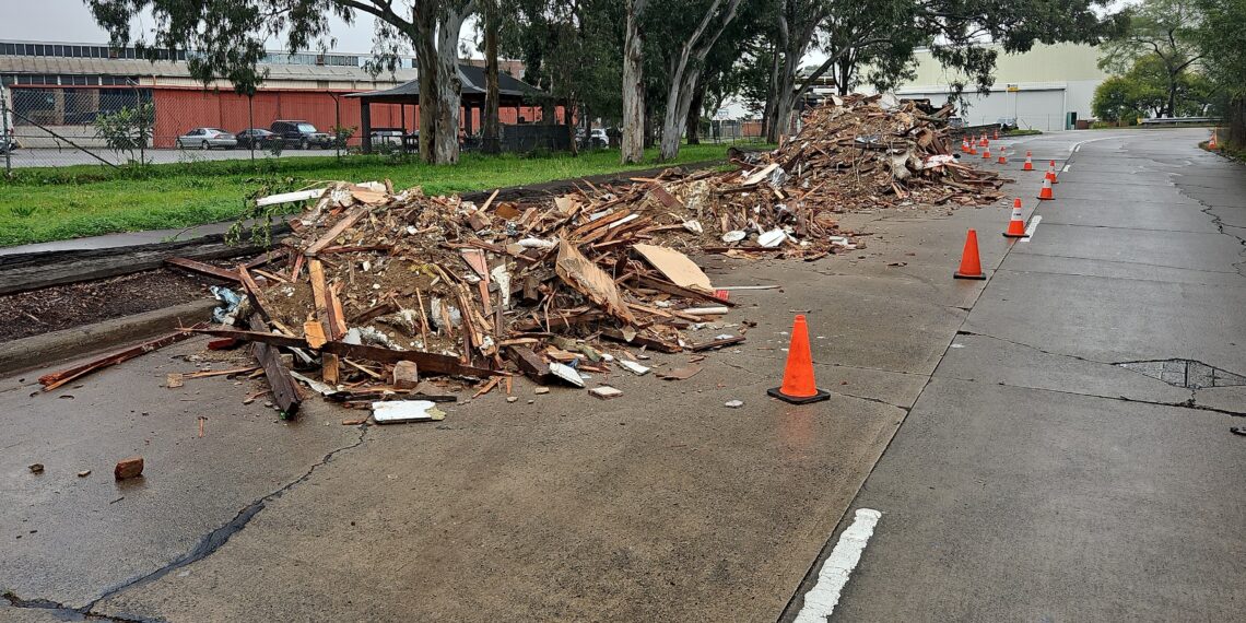 석면·폐기물 54톤 불법 투기…업체에 3만5천 달러 벌금