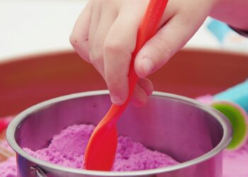 캔버라 학교 69곳 임시 폐쇄, 놀이용 모래서 석면 검출 충격