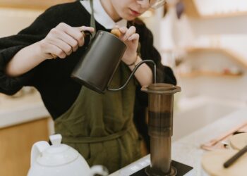이민 노동자 병가 안 쓰고 아파도 출근. 근로 권리,비자 불안이 결정적 요인