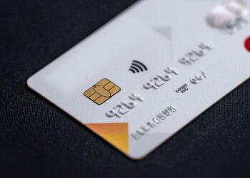 임금 상승률 3.4%로 안정세 유지, 물가 상승률보다 소폭 앞서 구매력 증가