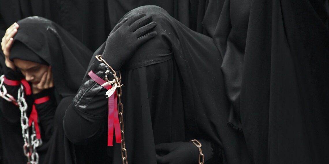 토니 버크 장관, ISIS 신부 송환. 비밀 회동서 정부 지원 거부 논란