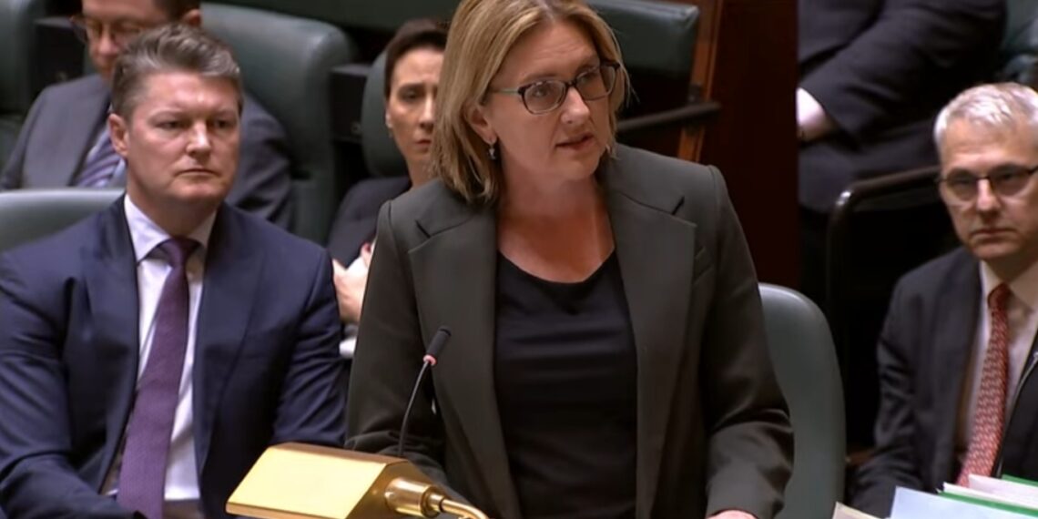 역사적 책임 마주한 날. 빅토리아 총리, 원주민에 공식 사과