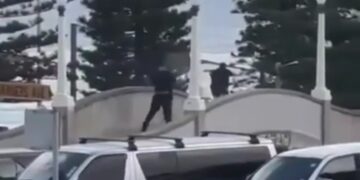 본다이 비치 테러 사망 16명,부상 40여명. 범인은 아버지와 아들