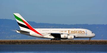 세계 최대 항공사 에미레이트, 비건 대체육 폐지. 건강·투명성 강조하며 식물성 ‘진짜 음식’으로 전환