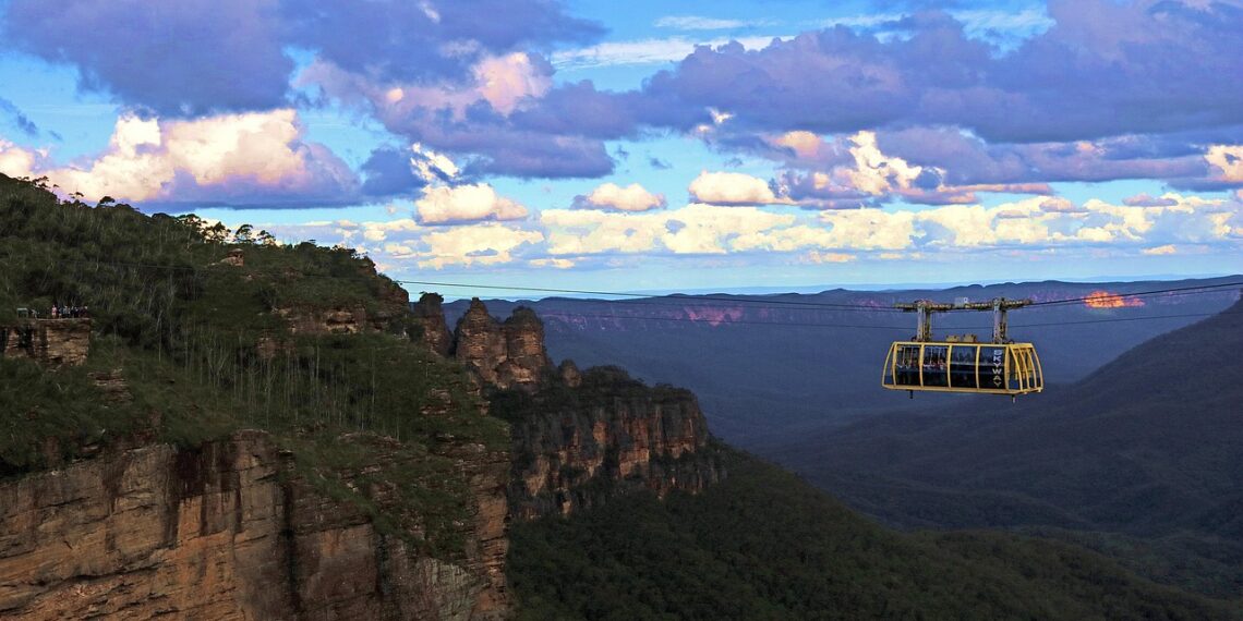 안전 우려로 블루마운틴 명소 폐쇄. SNS 확산에 방문객 급증, 위험 경고 무시 속출