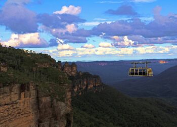 안전 우려로 블루마운틴 명소 폐쇄. SNS 확산에 방문객 급증, 위험 경고 무시 속출