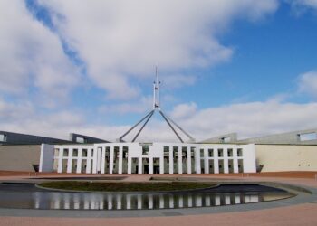 혐오법 표결 파동에 연립당 붕괴, 1년 새 두 번째 분열. 국민당 집단사퇴, 자유당과의 동맹 ‘유지 불가’ 선언
