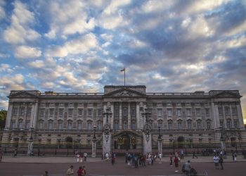 영국 경찰, 앤드류 전 왕자 체포후 풀려나..66세 생일에 체포, 엡스타인 연루 혐의 수사