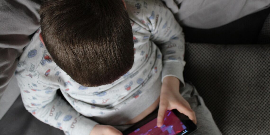 로블록스 아동 그루밍 논란에 경고 조치, 아동 보호 규정 준수 여부 전면 조사 착수