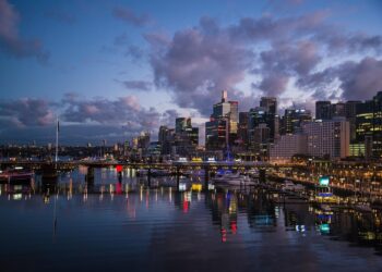 연이은 신규 오피스 타워 완공, 사무실 공실률 30년만에 최악 수준