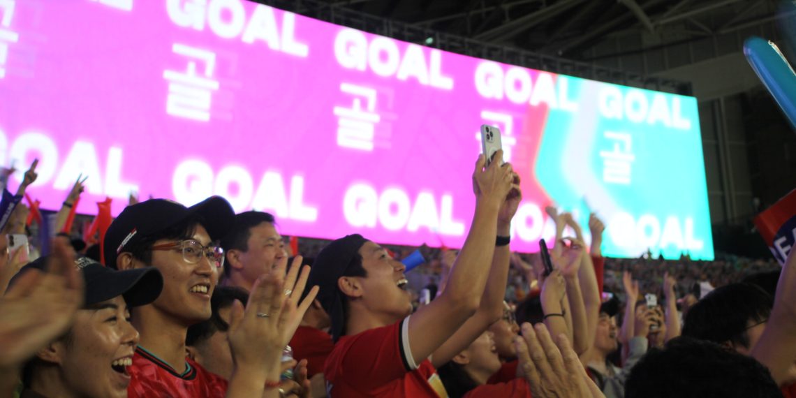 한국 여자축구, 호주와 3-3 난타전, 6만 관중 속 조 1위로 아시안컵 8강행