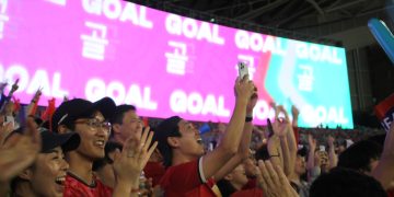 한국 여자축구, 호주와 3-3 난타전, 6만 관중 속 조 1위로 아시안컵 8강행