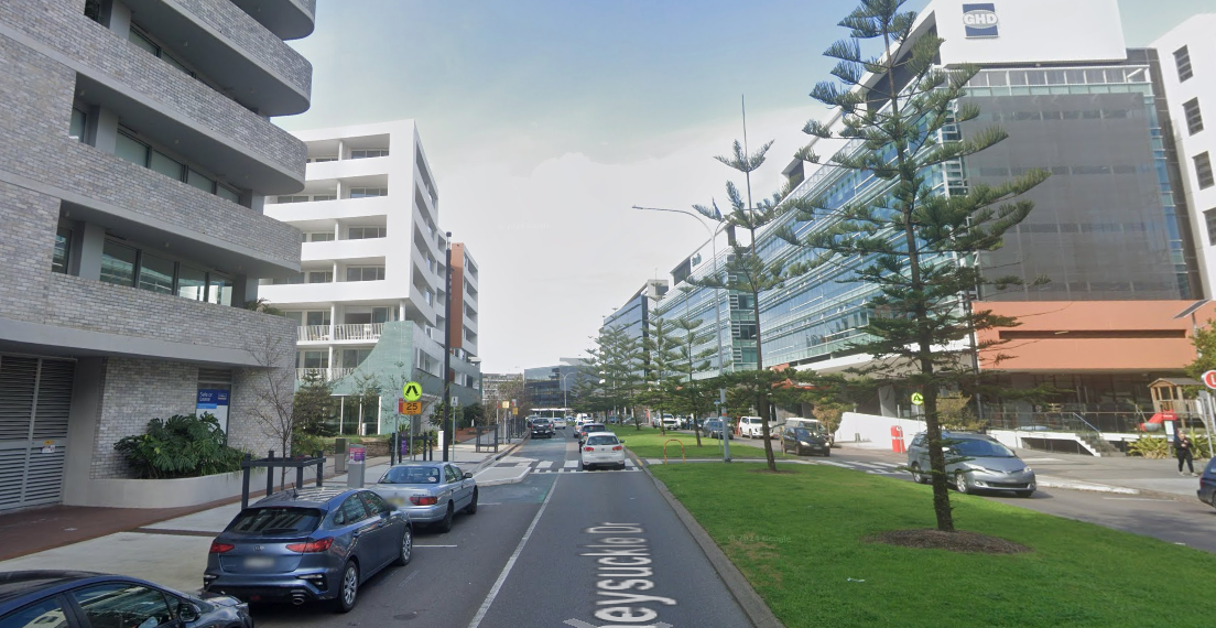 뉴카슬 아파트서 흉기 든 30대경찰이 쏜 총에 맞고 병원으로 압송돼