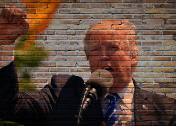 트럼프, 호르무즈 통행료 대신 걸프 투자협정 선택..이란 항구 봉쇄 재개·공습 확대하며 협상 압박