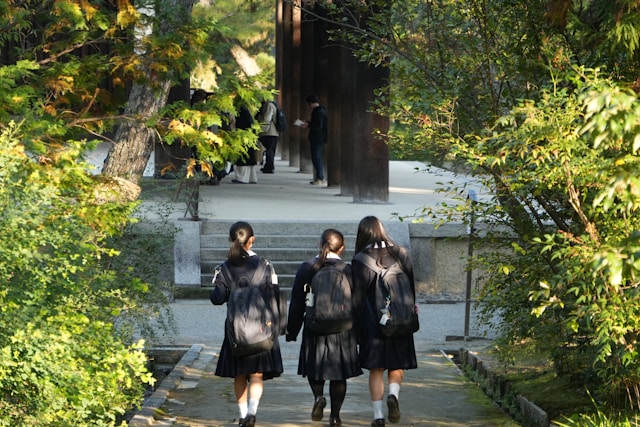 치마 길이 규정에 반발한 여학생들 “성차별 교복 규정 바꿔달라” 청원 확산